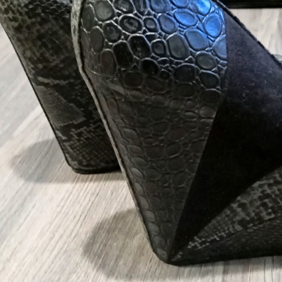 Aldo | Chunky Platform Wedge | Black Snakeskin Heels | 8.5W | Like New. - Picture 4 of 10